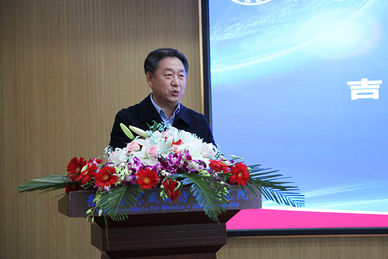 澳门49码十二生肖玩法规则党委书记、董事长慕镕键当选为吉林大学威海校友会首任会长(图5)